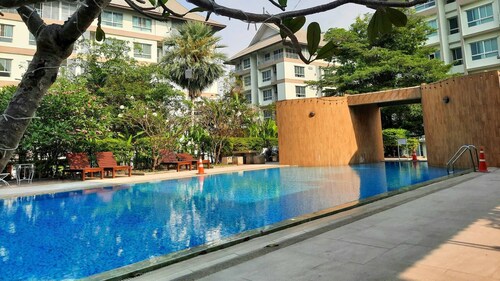 J Park Hotel