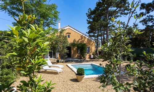 Charming villa with swimming pool close to the center of St Rémy de Provence 4-6