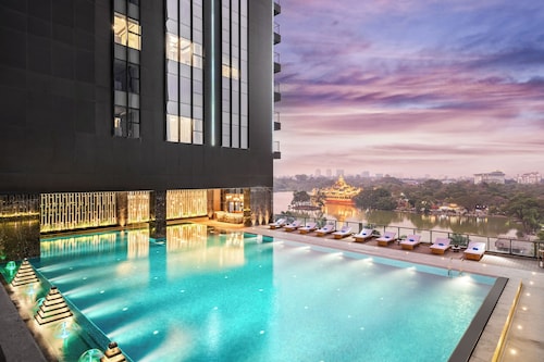 Wyndham Grand Yangon Hotel